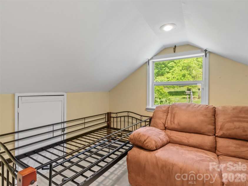 30 Clover Lane, Burnsville, NC 28714.  MLS# CAR4395466, YatesRealty ID 31987. 