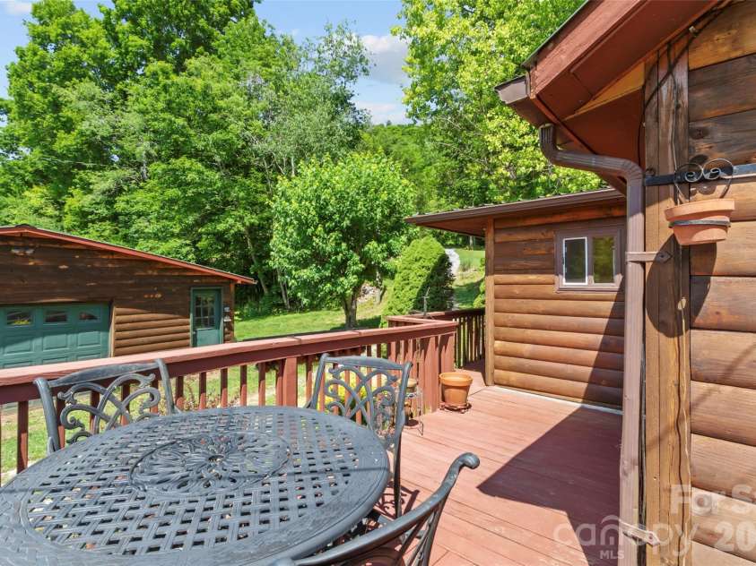 30 Clover Lane, Burnsville, NC 28714.  MLS# CAR4395466, YatesRealty ID 31987. 