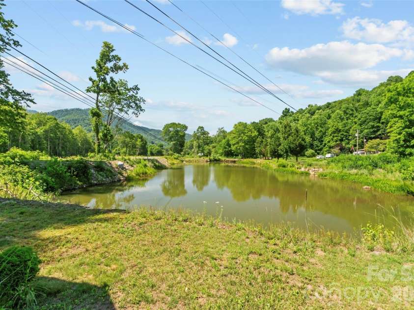 30 Clover Lane, Burnsville, NC 28714.  MLS# CAR4395466, YatesRealty ID 31987. 