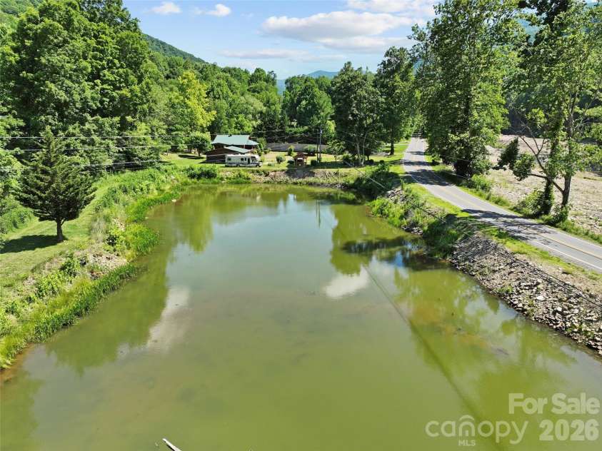 30 Clover Lane, Burnsville, NC 28714.  MLS# CAR4395466, YatesRealty ID 31987. 