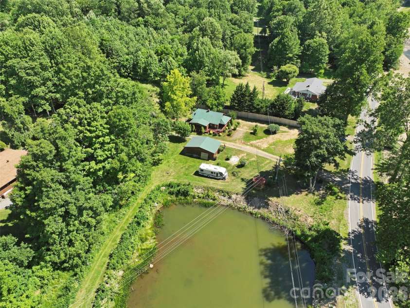 30 Clover Lane, Burnsville, NC 28714.  MLS# CAR4395466, YatesRealty ID 31987. 