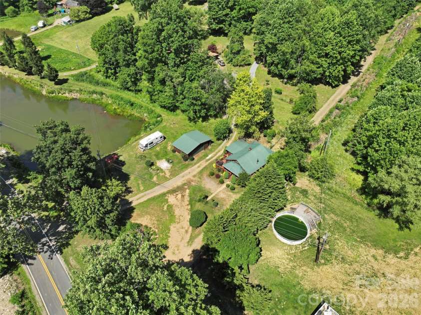 30 Clover Lane, Burnsville, NC 28714.  MLS# CAR4395466, YatesRealty ID 31987. 