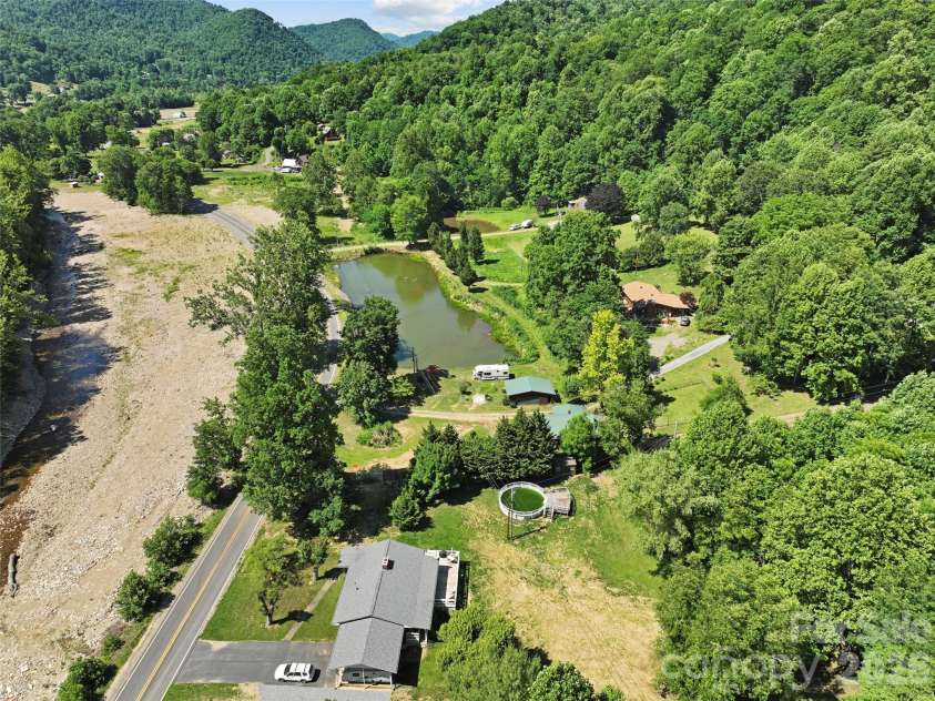 30 Clover Lane, Burnsville, NC 28714.  MLS# CAR4395466, YatesRealty ID 31987. 