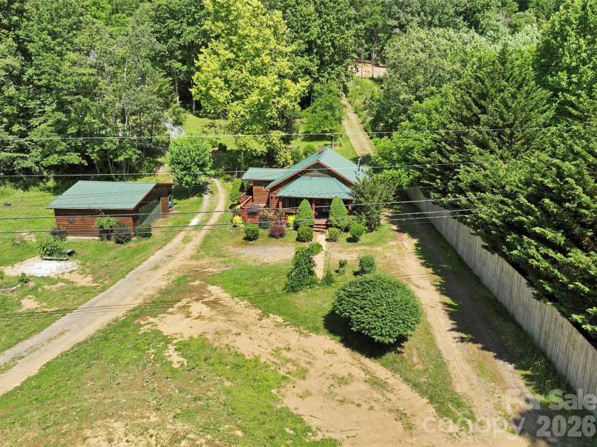 30 Clover Lane, Burnsville, NC 28714.  MLS# CAR4395466, YatesRealty ID 31987. 