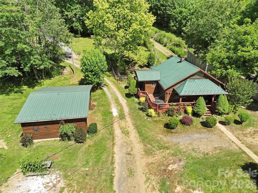 30 Clover Lane, Burnsville, NC 28714.  MLS# CAR4395466, YatesRealty ID 31987. 