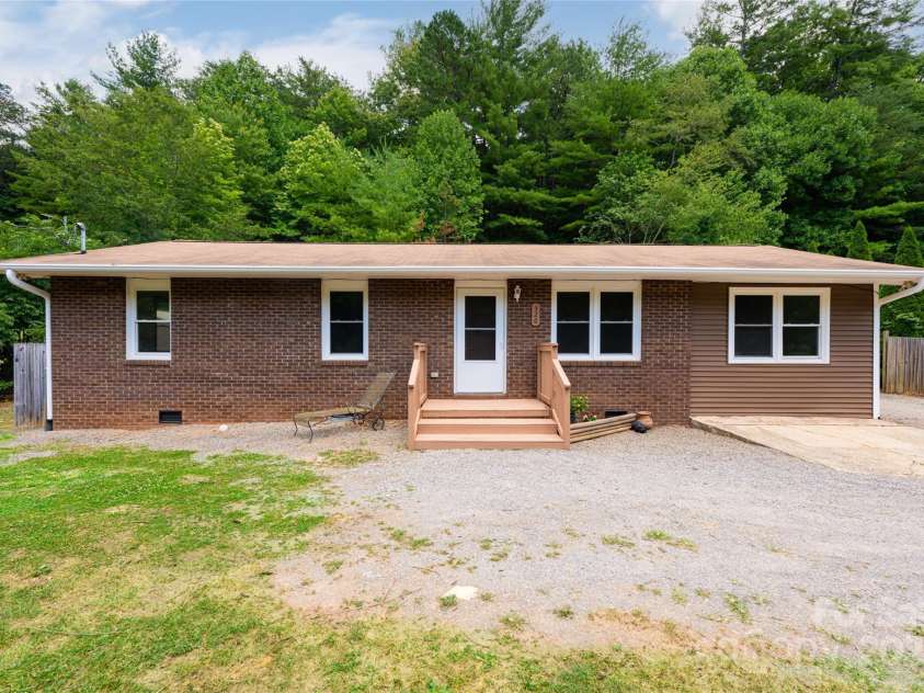 326 New Salem Road, Swannanoa, NC 28778.  MLS# CAR4272032, YatesRealty ID 31987. 