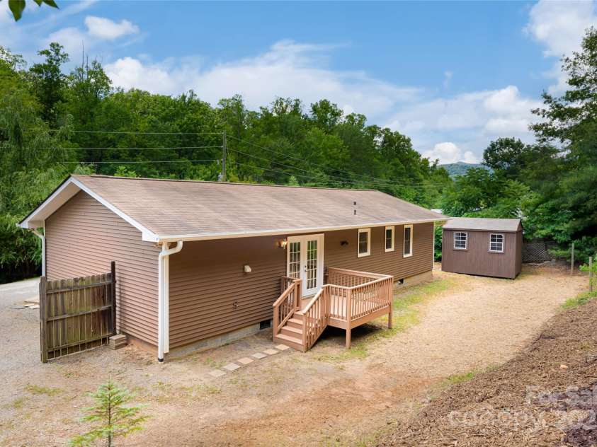 326 New Salem Road, Swannanoa, NC 28778.  MLS# CAR4272032, YatesRealty ID 31987. 