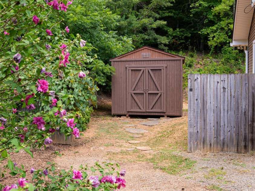 326 New Salem Road, Swannanoa, NC 28778.  MLS# CAR4272032, YatesRealty ID 31987. 