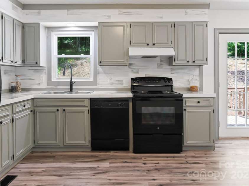 326 New Salem Road, Swannanoa, NC 28778.  MLS# CAR4272032, YatesRealty ID 31987. 