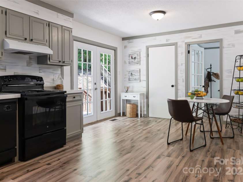 326 New Salem Road, Swannanoa, NC 28778.  MLS# CAR4272032, YatesRealty ID 31987. 