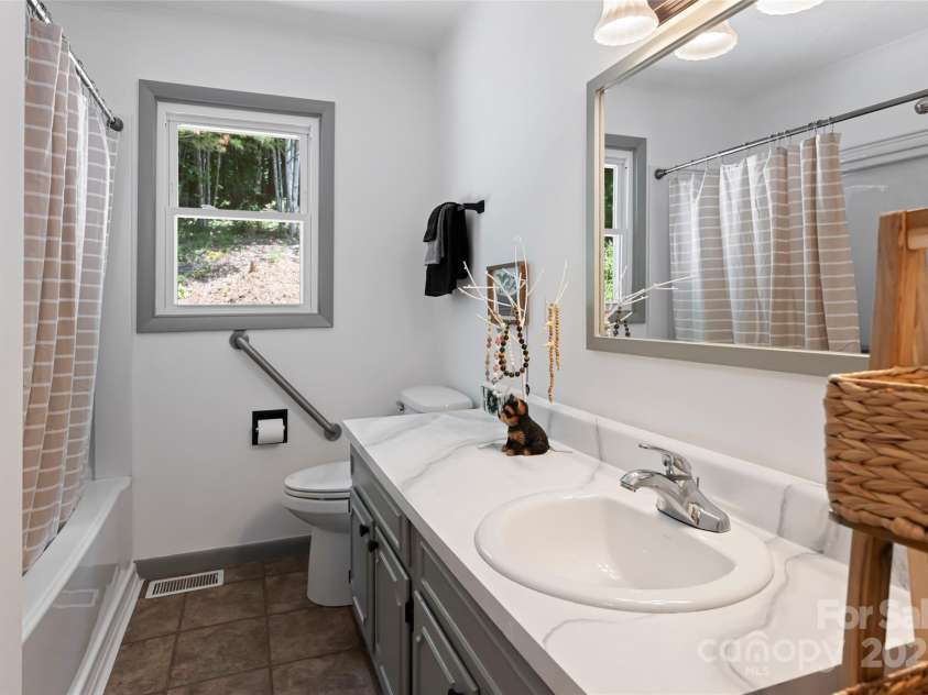326 New Salem Road, Swannanoa, NC 28778.  MLS# CAR4272032, YatesRealty ID 31987. 