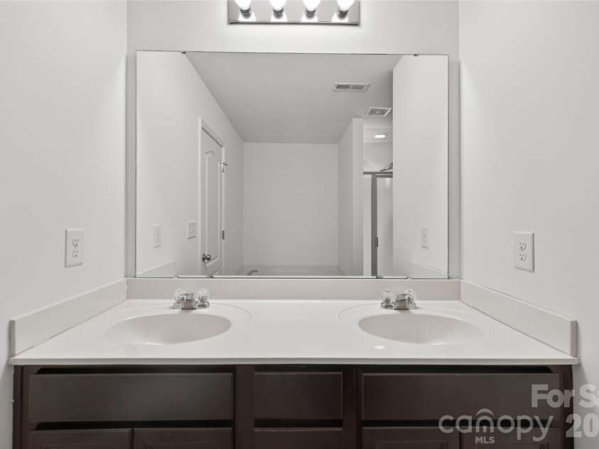 9013 Magnolia Lily Avenue, Charlotte, NC 28227.  MLS# CAR4392385, YatesRealty ID 31988. 