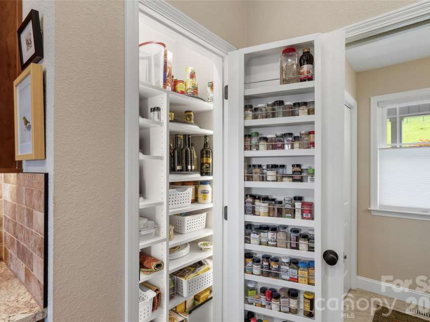 34 Justice Drive, Leicester, NC 28748.  MLS# CAR4394117, YatesRealty ID 31989. This is a love language. Organized storage at its finest!