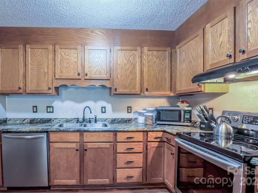529 Spring Avenue, Newton, NC 28658.  MLS# CAR4290171, YatesRealty ID 31989. Kitchen