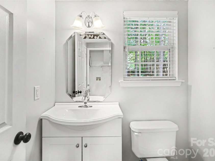 1131 Morning Glory Drive, Charlotte, NC 28262.  MLS# CAR4394711, YatesRealty ID 31990. Half Bathroom