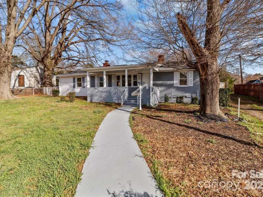 2418 Acapulco Drive, Gastonia, NC 28054.  MLS# CAR4291547, YatesRealty ID 31990. 