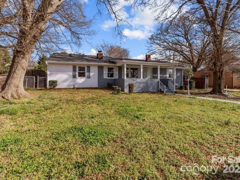 2418 Acapulco Drive, Gastonia, NC 28054.  MLS# CAR4291547, YatesRealty ID 31990. 
