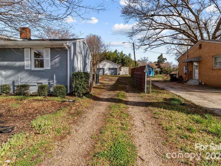 2418 Acapulco Drive, Gastonia, NC 28054.  MLS# CAR4291547, YatesRealty ID 31990. 