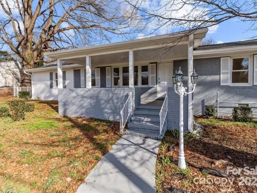 2418 Acapulco Drive, Gastonia, NC 28054.  MLS# CAR4291547, YatesRealty ID 31990. 