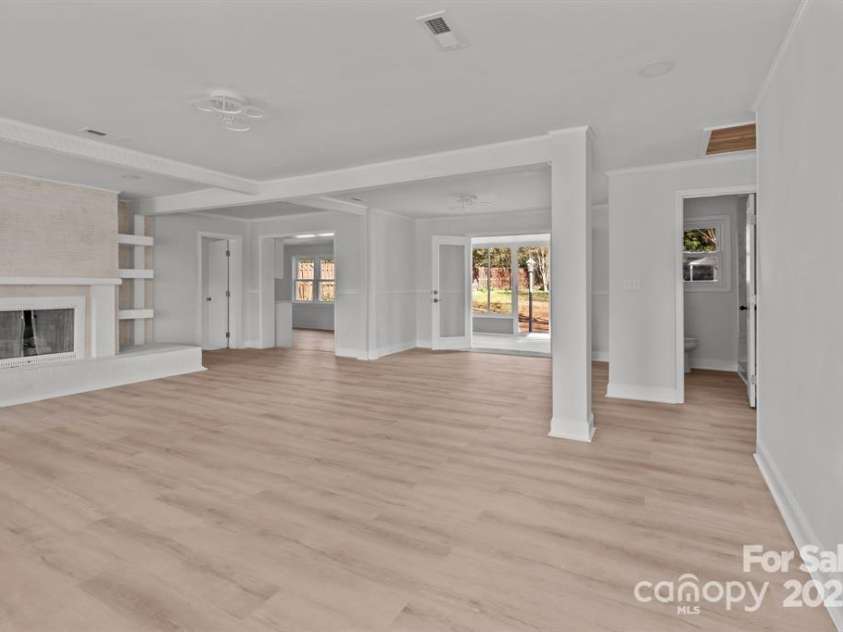 2418 Acapulco Drive, Gastonia, NC 28054.  MLS# CAR4291547, YatesRealty ID 31990. 