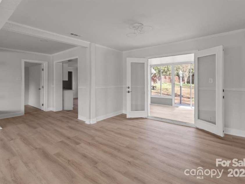 2418 Acapulco Drive, Gastonia, NC 28054.  MLS# CAR4291547, YatesRealty ID 31990. 