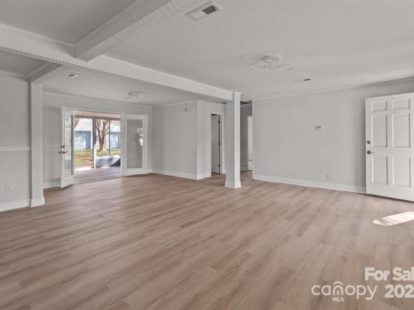 2418 Acapulco Drive, Gastonia, NC 28054.  MLS# CAR4291547, YatesRealty ID 31990. 