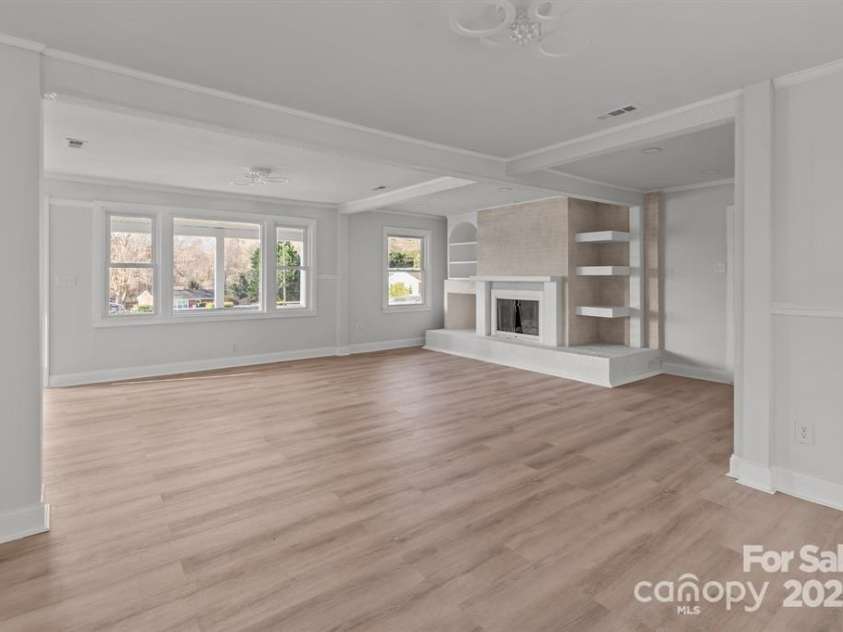 2418 Acapulco Drive, Gastonia, NC 28054.  MLS# CAR4291547, YatesRealty ID 31990. 