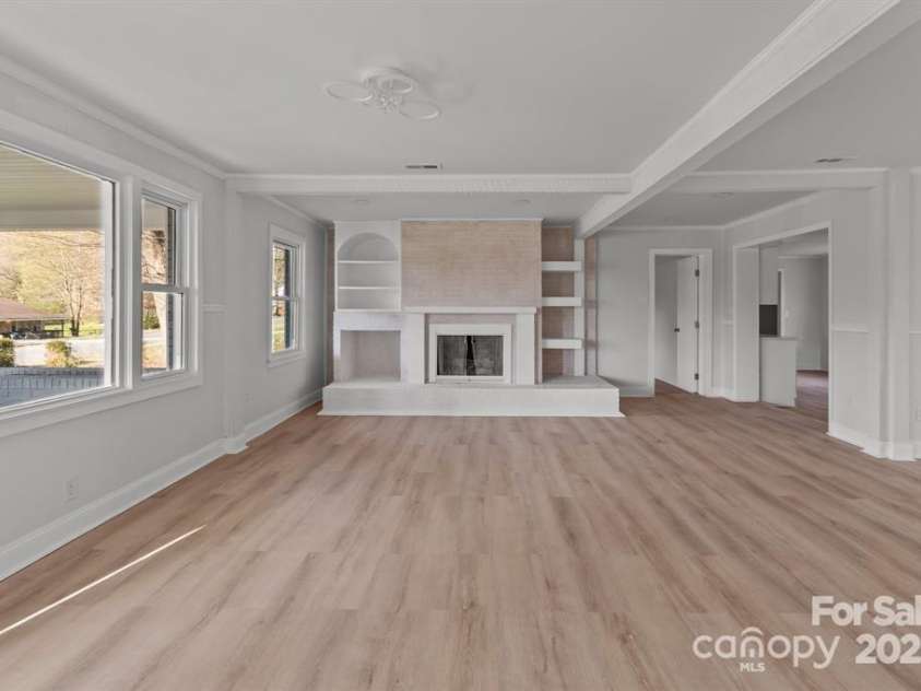 2418 Acapulco Drive, Gastonia, NC 28054.  MLS# CAR4291547, YatesRealty ID 31990. 