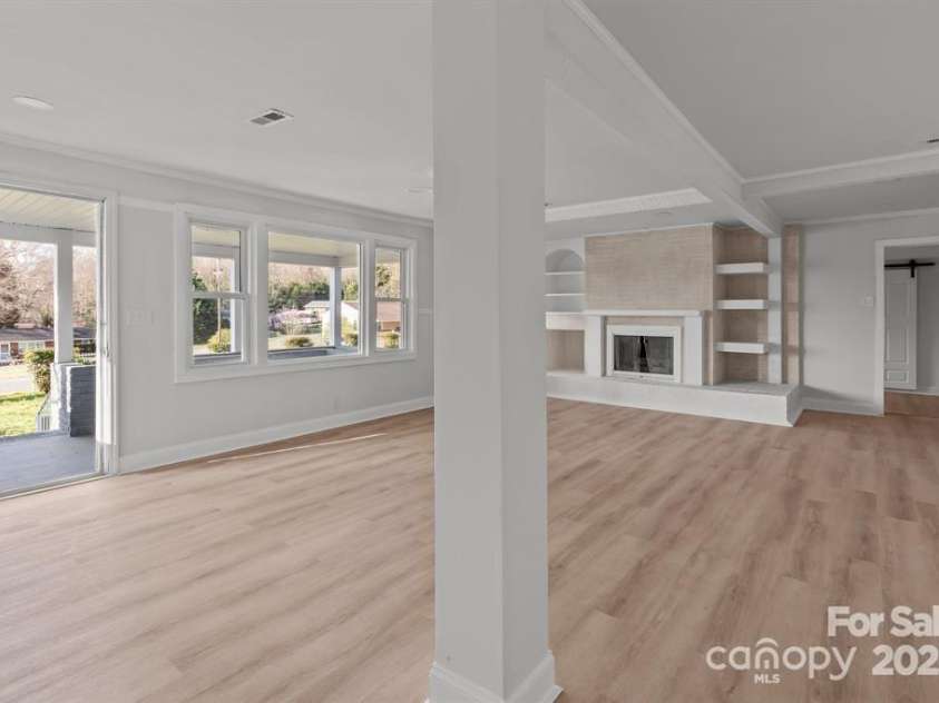 2418 Acapulco Drive, Gastonia, NC 28054.  MLS# CAR4291547, YatesRealty ID 31990. 