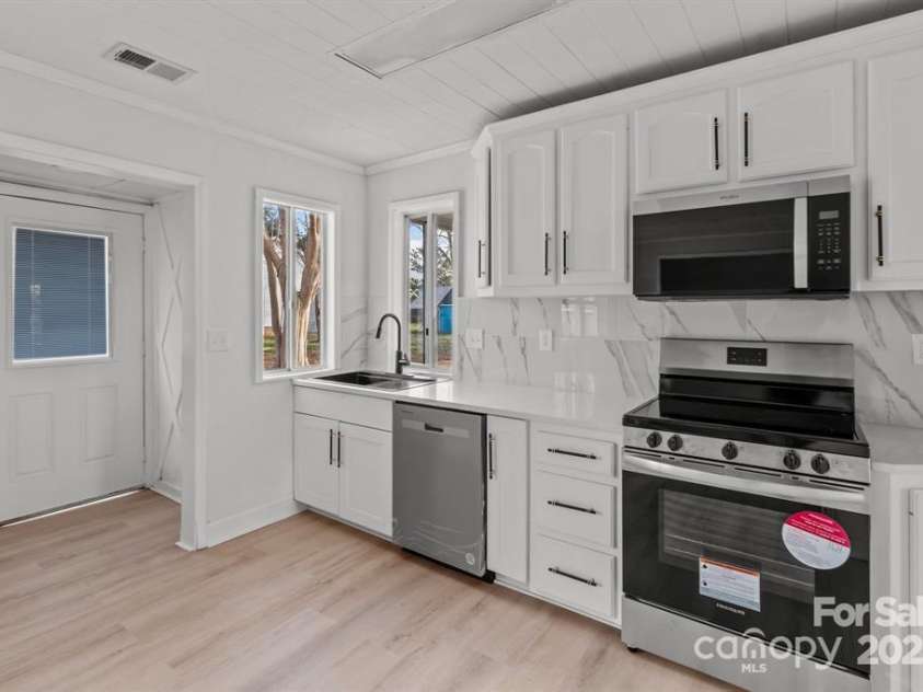2418 Acapulco Drive, Gastonia, NC 28054.  MLS# CAR4291547, YatesRealty ID 31990. 