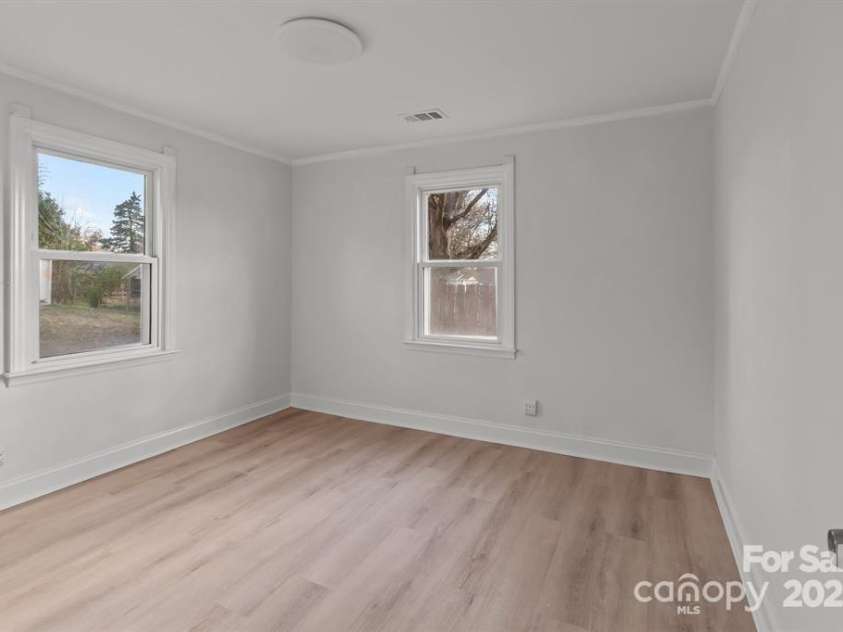 2418 Acapulco Drive, Gastonia, NC 28054.  MLS# CAR4291547, YatesRealty ID 31990. 