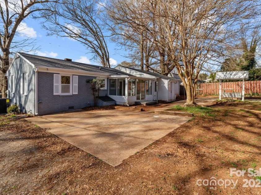 2418 Acapulco Drive, Gastonia, NC 28054.  MLS# CAR4291547, YatesRealty ID 31990. 