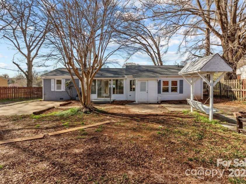 2418 Acapulco Drive, Gastonia, NC 28054.  MLS# CAR4291547, YatesRealty ID 31990. 