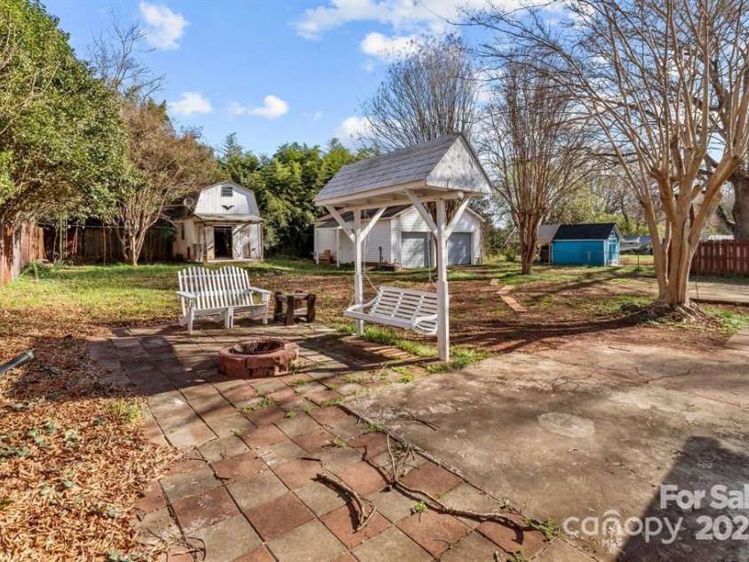 2418 Acapulco Drive, Gastonia, NC 28054.  MLS# CAR4291547, YatesRealty ID 31990. 