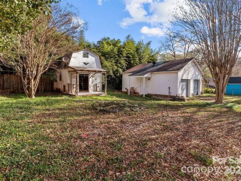 2418 Acapulco Drive, Gastonia, NC 28054.  MLS# CAR4291547, YatesRealty ID 31990. 