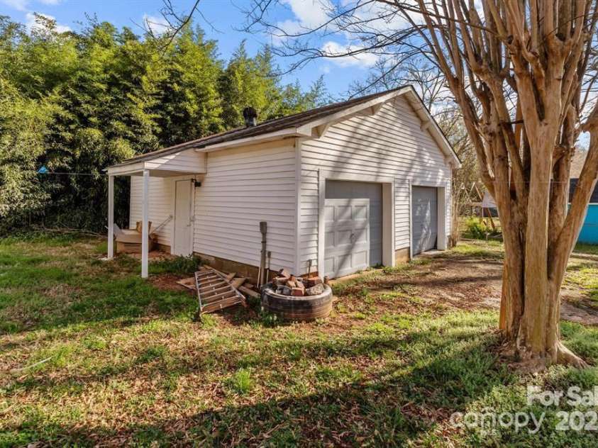 2418 Acapulco Drive, Gastonia, NC 28054.  MLS# CAR4291547, YatesRealty ID 31990. 