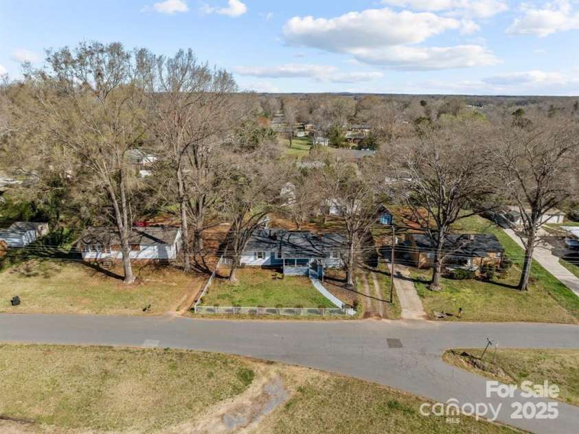 2418 Acapulco Drive, Gastonia, NC 28054.  MLS# CAR4291547, YatesRealty ID 31990. 