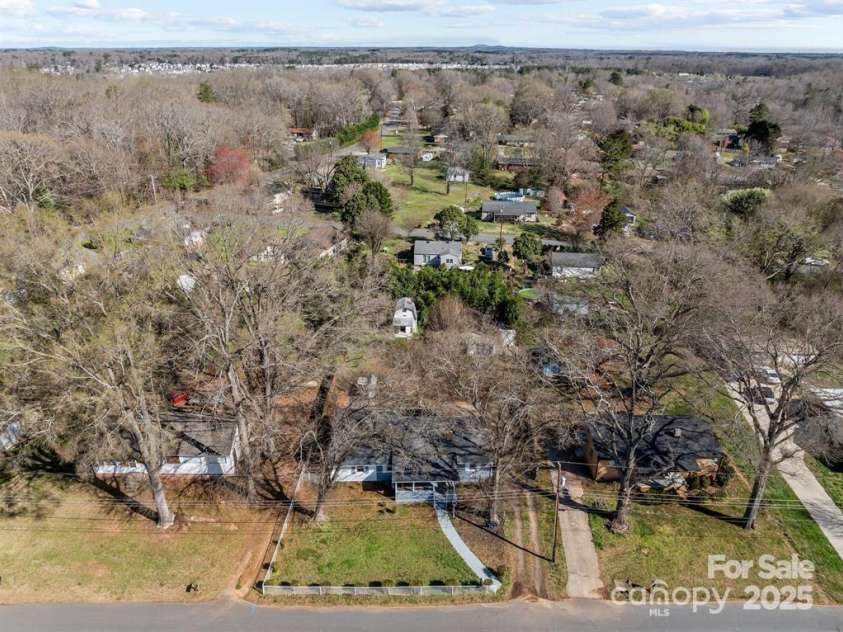 2418 Acapulco Drive, Gastonia, NC 28054.  MLS# CAR4291547, YatesRealty ID 31990. 