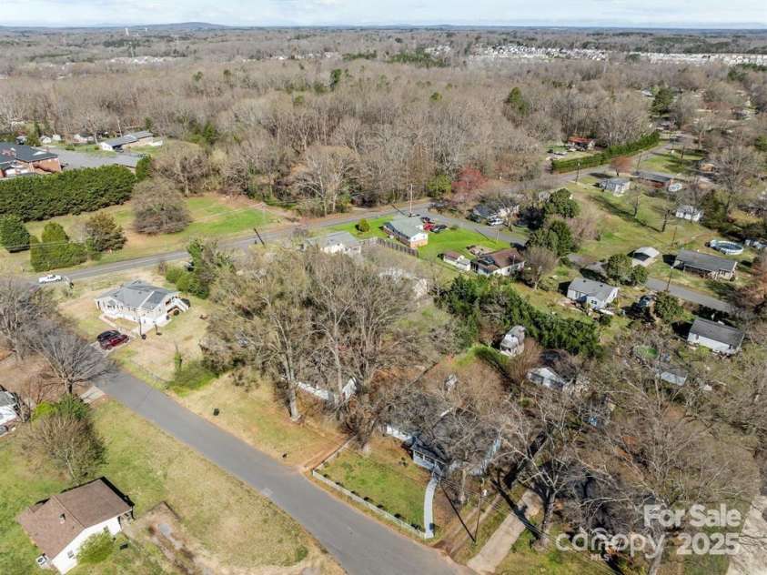2418 Acapulco Drive, Gastonia, NC 28054.  MLS# CAR4291547, YatesRealty ID 31990. 