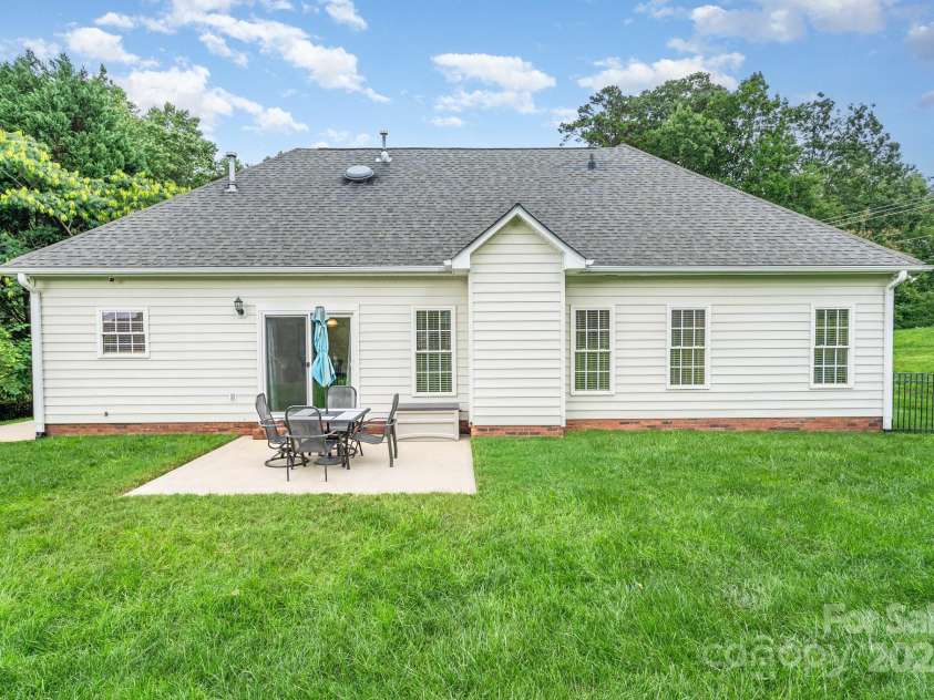 1319 Main Street, Lowell, NC 28098.  MLS# CAR4291013, YatesRealty ID 31991. 