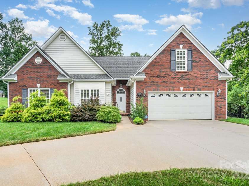 1319 Main Street, Lowell, NC 28098.  MLS# CAR4291013, YatesRealty ID 31991. 