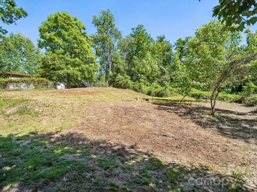 3 View Street, Asheville, NC 28803.  MLS# CAR4383178, YatesRealty ID 31991. Back yard / Extra lot