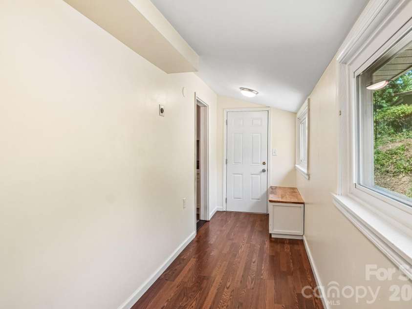 3 View Street, Asheville, NC 28803.  MLS# CAR4383178, YatesRealty ID 31991. Flex room from furthest end