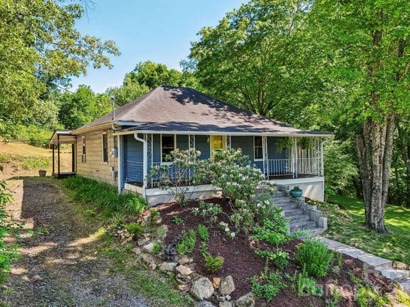 3 View Street, Asheville, NC 28803.  MLS# CAR4383178, YatesRealty ID 31991. Front corner of home and driveway