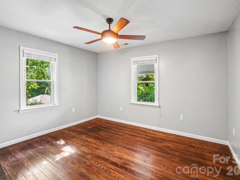 3 View Street, Asheville, NC 28803.  MLS# CAR4383178, YatesRealty ID 31991. Primary bedroom