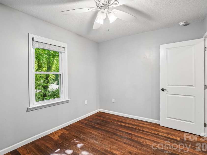 3 View Street, Asheville, NC 28803.  MLS# CAR4383178, YatesRealty ID 31991. Secondary bedroom