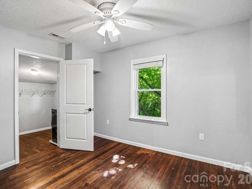 3 View Street, Asheville, NC 28803.  MLS# CAR4383178, YatesRealty ID 31991. Secondary bedroom and closet