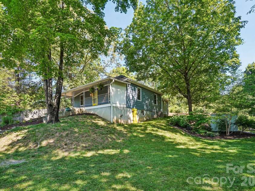 3 View Street, Asheville, NC 28803.  MLS# CAR4383178, YatesRealty ID 31991. Side yard