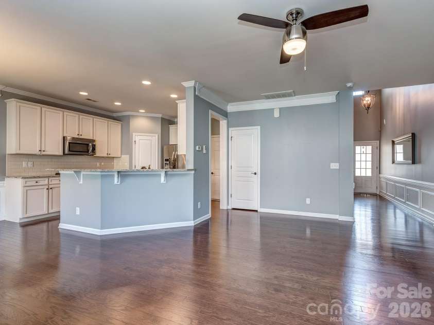 1839 Royal Gorge Avenue, Charlotte, NC 28210.  MLS# CAR4389326, YatesRealty ID 31992. Breakfast Bar