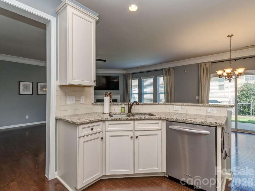 1839 Royal Gorge Avenue, Charlotte, NC 28210.  MLS# CAR4389326, YatesRealty ID 31992. Breakfast Bar